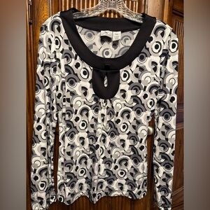 Worthington Black and White Geometric Long Sleeve Top size small